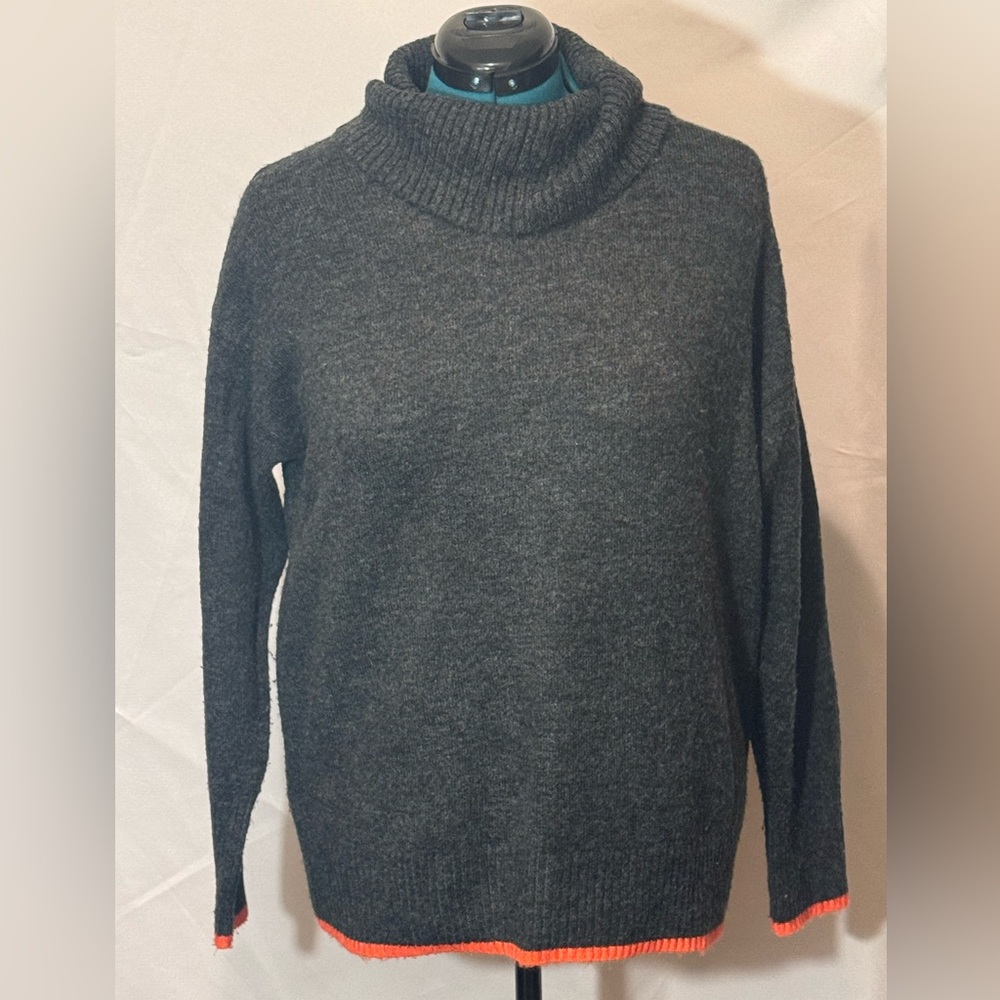 Retrology Size Medium Gray Sweater w/ orange accent